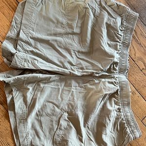 Columbia size Large shorts